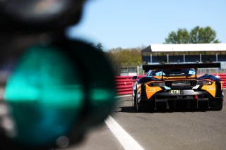 #77 - Morgan Tillbrook / Ben Barnicoat - Optimum Motorsport - McLaren 720S GT3 Evo | SRO / JEP