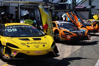 #77 - Morgan Tillbrook / Ben Barnicoat - Optimum Motorsport - McLaren 720S GT3 Evo | SRO / JEP