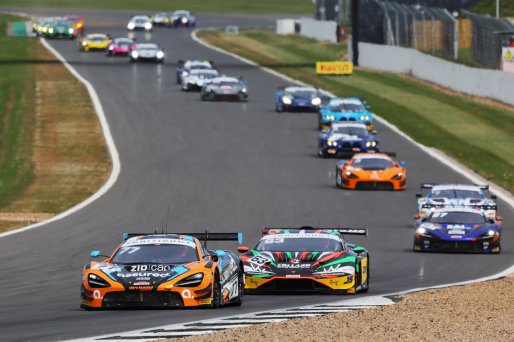 #77 - Morgan Tillbrook / Ben Barnicoat - Optimum Motorsport - McLaren 720S GT3 Evo
 | JEP \ SRO