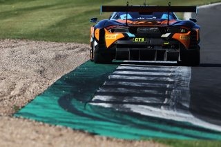 #77 - Morgan Tillbrook / Ben Barnicoat - Optimum Motorsport - McLaren 720S GT3 Evo | SRO / JEP