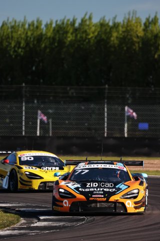 #77 - Morgan Tillbrook / Ben Barnicoat - Optimum Motorsport - McLaren 720S GT3 Evo | SRO / JEP