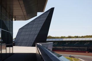 #77 - Morgan Tillbrook / Ben Barnicoat - Optimum Motorsport - McLaren 720S GT3 Evo | SRO / JEP