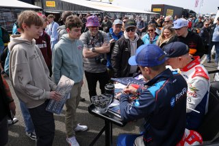 Autograph Session
 | SRO / JEP