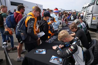 Autograph Session
 | SRO / JEP