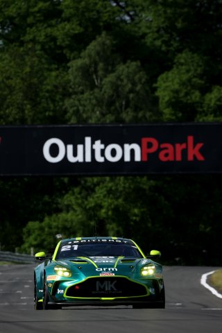 #21 - Will Orton / Jessica Hawkins - MK Racing - Aston Martin Vantage AMR GT4 Evo | SRO / JEP