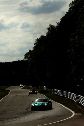 #21 - Will Orton / Jessica Hawkins - MK Racing - Aston Martin Vantage AMR GT4 Evo | SRO / JEP
