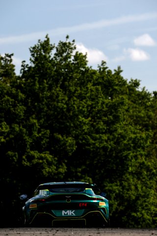 #21 - Will Orton / Jessica Hawkins - MK Racing - Aston Martin Vantage AMR GT4 Evo
 | SRO / JEP
