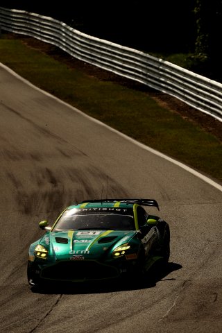#21 - Will Orton / Jessica Hawkins - MK Racing - Aston Martin Vantage AMR GT4 Evo | SRO / JEP