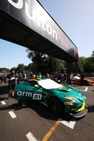 #21 - Will Orton / Jessica Hawkins - MK Racing - Aston Martin Vantage AMR GT4 Evo
 | SRO / JEP