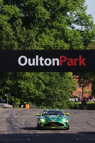 #21 - Will Orton / Jessica Hawkins - MK Racing - Aston Martin Vantage AMR GT4 Evo | David Lord Photography