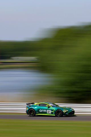 #21 - Will Orton / Jessica Hawkins - MK Racing - Aston Martin Vantage AMR GT4 Evo | SRO / JEP