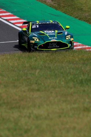 #21 - Will Orton / Jessica Hawkins - MK Racing - Aston Martin Vantage AMR GT4 Evo | SRO / JEP
