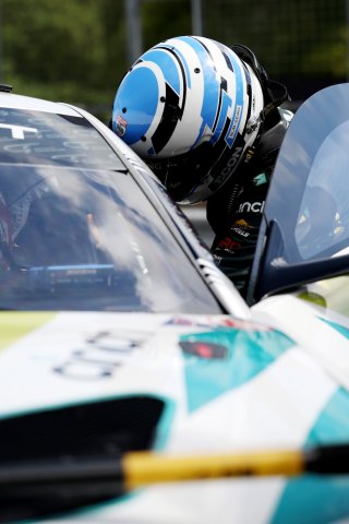 #27 - Darren Turner - Grange Racing with FSR - Aston Martin Vantage AMR GT4 Evo | SRO / JEP