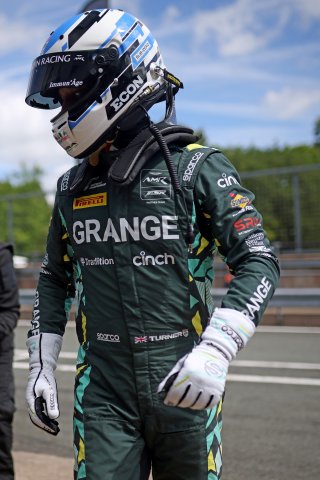 #27 - Darren Turner - Grange Racing with FSR - Aston Martin Vantage AMR GT4 Evo | SRO / JEP