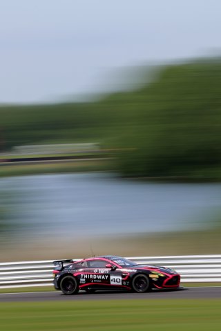 #40 - James Townsend / Joe Wheeler - Townsend Racing powered by Fox Motorsport - Aston Martin Vantage AMR GT4 Evo | SRO / JEP