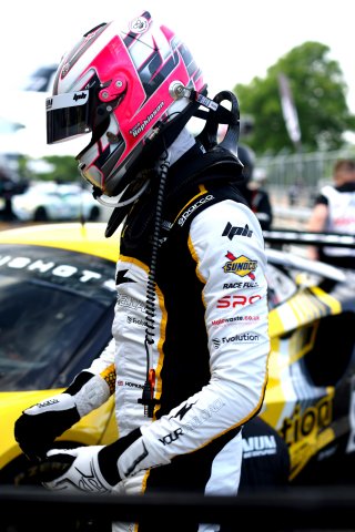 #59 - Luca Hopkinson - Optimum Motorsport - McLaren Artura GT4 | SRO / JEP