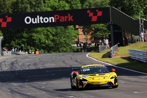 #59 - Luca Hopkinson / Josh Stanton - Optimum Motorsport - McLaren Artura GT4 | David Lord Photography