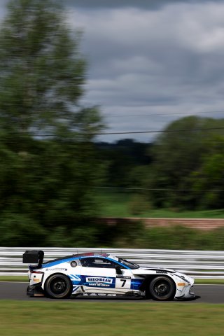 #7 - Andrew Howard / Ross Gunn - Beechdean Motorsport Ltd - Aston Martin Vantage AMR GT3 Evo | SRO / JEP