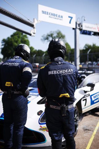 #7 - Andrew Howard / Ross Gunn - Beechdean Motorsport Ltd - Aston Martin Vantage AMR GT3 Evo | SRO / JEP