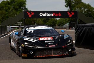 #71 - Matt Topham / Luke Garlick - Mahiki Racing - McLaren 720S GT3 Evo | SRO / JEP