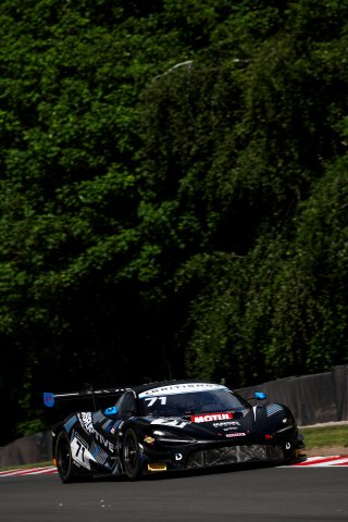 #71 - Matt Topham / Luke Garlick - Mahiki Racing - McLaren 720S GT3 Evo | SRO / JEP