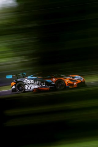 #77 - Morgan Tillbrook / Ben Barnicoat - Optimum Motorsport - McLaren 720S GT3 Evo | SRO / JEP