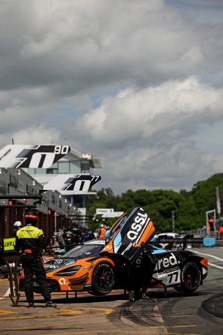#77 - Morgan Tillbrook / Ben Barnicoat - Optimum Motorsport - McLaren 720S GT3 Evo | SRO / JEP