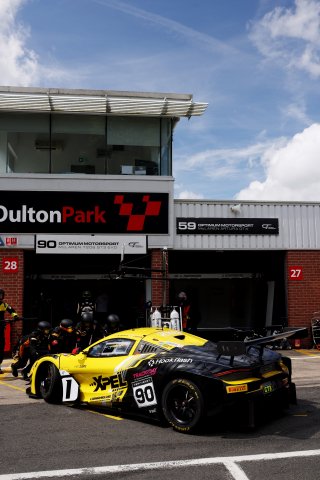 #90 - Marc Warren / Jack Brown - Optimum Motorsport - McLaren 720S GT3 Evo | SRO / JEP
