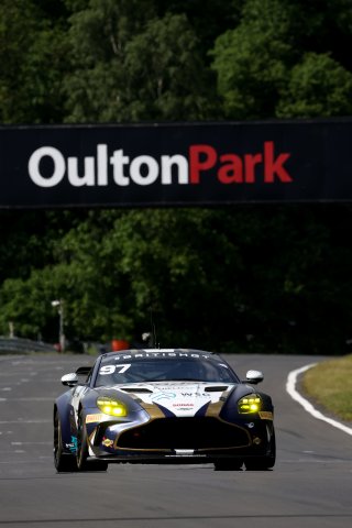 #97 - John Hartshorne / Ronan Pearson - Stratton Motorsport - Aston Martin Vantage AMR GT4 Evo | SRO / JEP