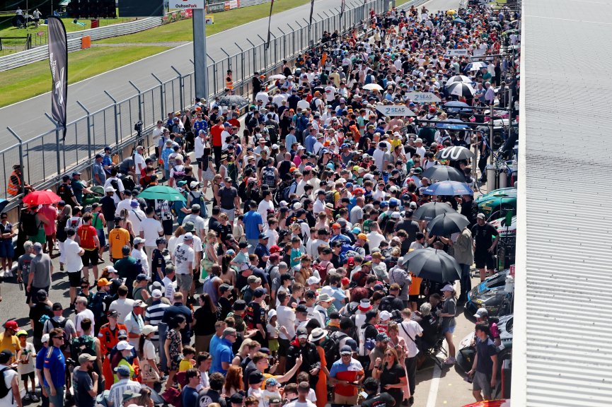 Pit walk and autograph session
