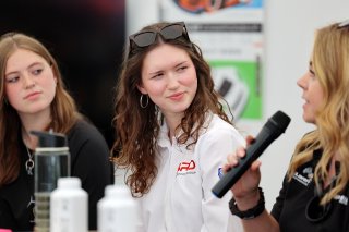 Girls on Track
 | SRO / JEP