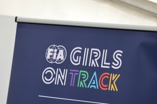 Girls on Track
 | SRO / JEP
