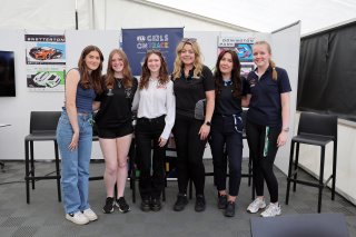 Girls on Track
 | SRO / JEP