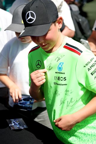 Pitwalk and autograph session | SRO / JEP