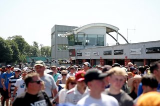Pitwalk and autograph session | SRO / JEP