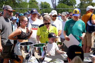 Pitwalk and autograph session | SRO / JEP