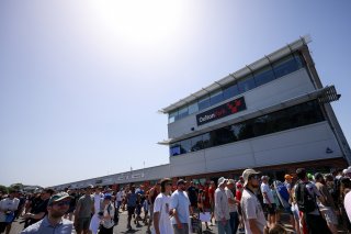 Pitwalk and autograph session | SRO / JEP