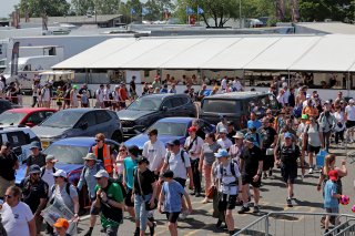 Pitwalk and autograph session | SRO / JEP