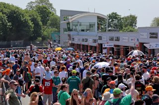Pitwalk and autograph session | SRO / JEP