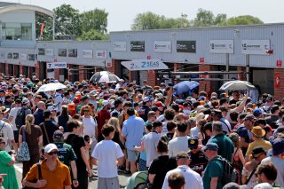 Pitwalk and autograph session | SRO / JEP