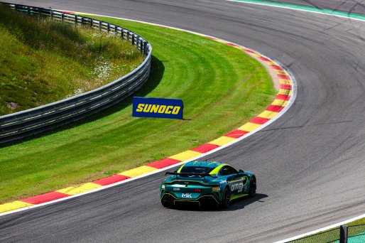 #21 - Will Orton / Jessica Hawkins - MK Racing - Aston Martin Vantage AMR GT4 Evo | SRO / JEP