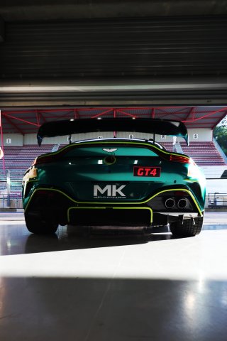 #21 - Will Orton / Jessica Hawkins - MK Racing - Aston Martin Vantage AMR GT4 Evo | SRO Motorsports Group