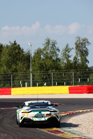 #27 - Daniel Lavery / Darren Turner - Grange Racing with FSR - Aston Martin Vantage AMR GT4 Evo | SRO / JEP
