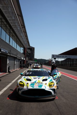 #27 - Daniel Lavery / Darren Turner - Grange Racing with FSR - Aston Martin Vantage AMR GT4 Evo | SRO / JEP