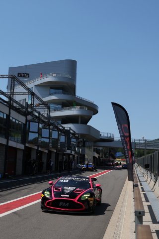 #40 - James Townsend / Joe Wheeler - Townsend Racing powered by Fox Motorsport - Aston Martin Vantage AMR GT4 Evo | SRO / JEP