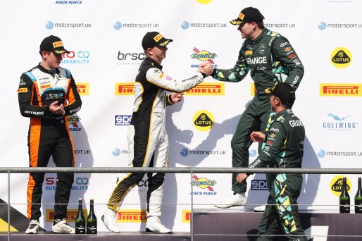 #59 - Luca Hopkinson / Josh Stanton - Optimum Motorsport - McLaren Artura GT4 and #27 - Daniel Lavery / Darren Turner - Grange Racing with FSR - Aston Martin Vantage AMR GT4 Evo | SRO \ JEP