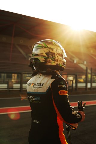 #59 - Mikey Porter - Optimum Motorsport - McLaren Artura GT4 | SRO / JEP