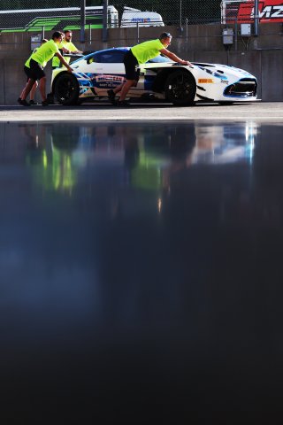 #7 - Andrew Howard / Ross Gunn - Beechdean Motorsport Ltd - Aston Martin Vantage AMR GT3 Evo | SRO Motorsports Group
