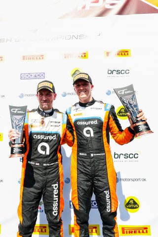 #77 - Morgan Tillbrook / Ben Barnicoat - Optimum Motorsport - McLaren 720S GT3 Evo | SRO \ JEP