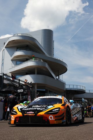 #77 - Morgan Tillbrook / Ben Barnicoat - Optimum Motorsport - McLaren 720S GT3 Evo | SRO \ JEP
